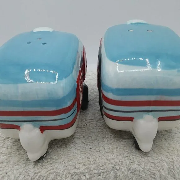 Travel Trailer Happy Camper RV Retro Ceramic Salt & Pepper Shakers - Picture 7 of 8